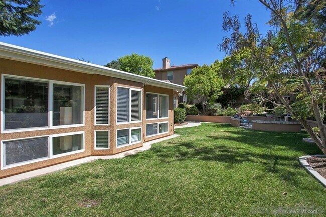 Building Photo - 5045 Bella Collina St