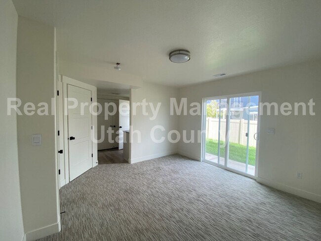 Foto del edificio - Brand New Townhouse in American Fork Half ...
