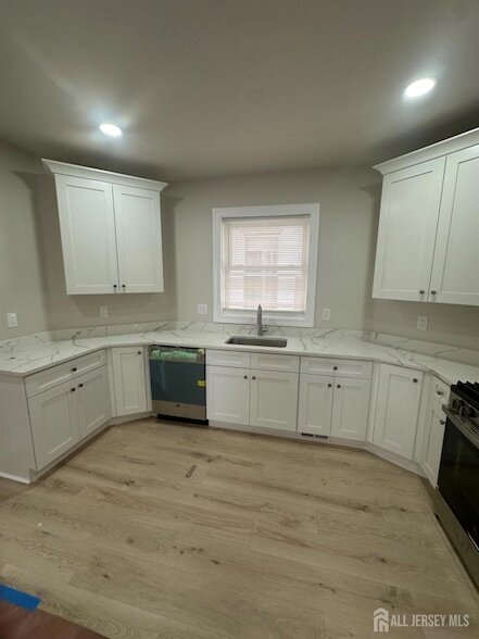 Building Photo - 326 2nd St