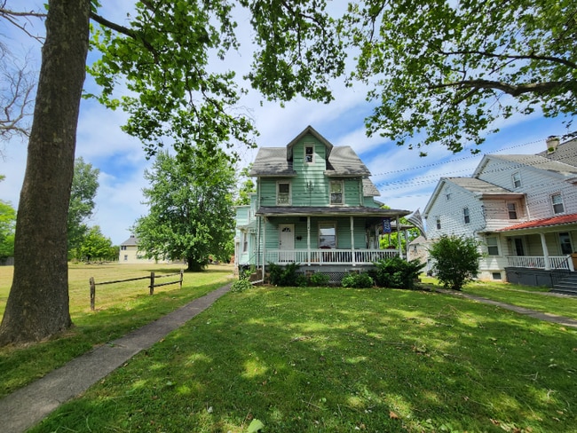 Building Photo - 248 S Hellertown Ave