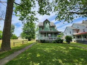Building Photo - 248 S Hellertown Ave