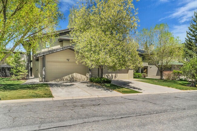 Foto del edificio - Cottage Loop Townhome