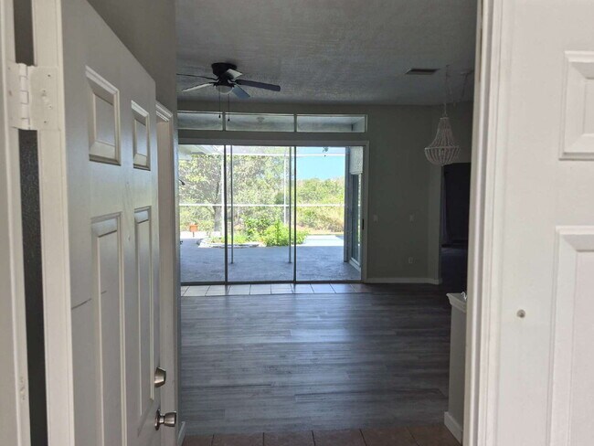 Foto del edificio - "Spacious 1732 Sq Ft 3-Bed, 2 Baths, in Tarpon Springs!"