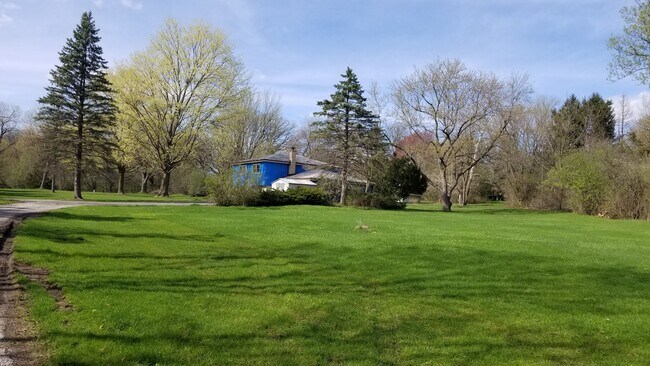 Building Photo - 29W730 North Ave