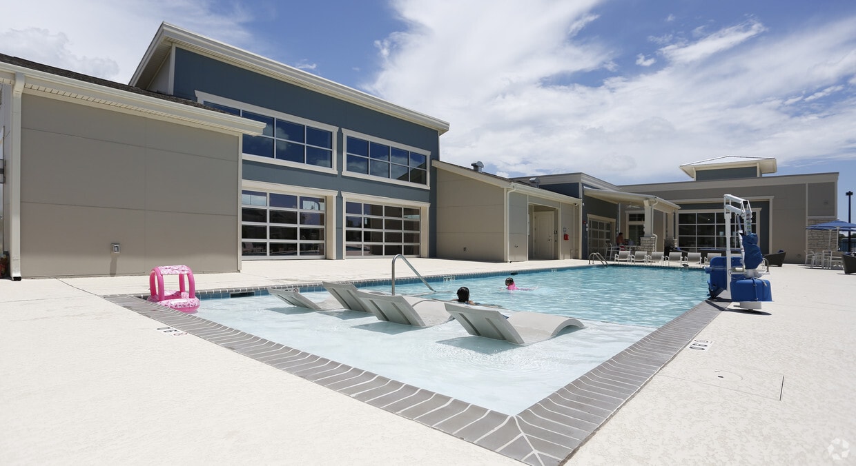 The Reserve at Country Club Apartments - Lake Charles, LA | Apartments.com