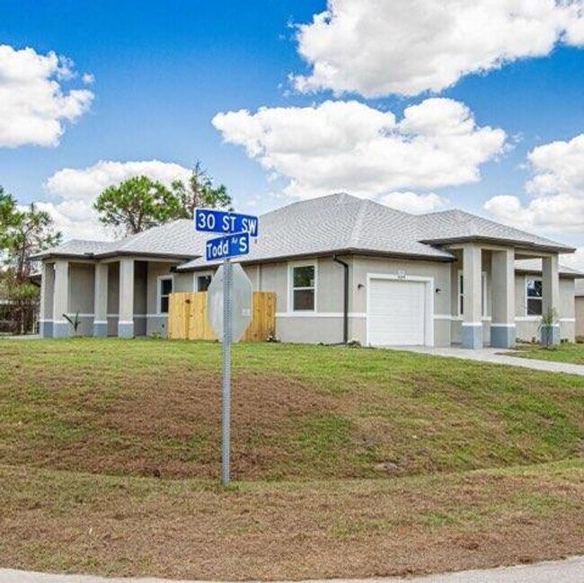 Foto del edificio - Huge Corner Duplex-3/2/1
