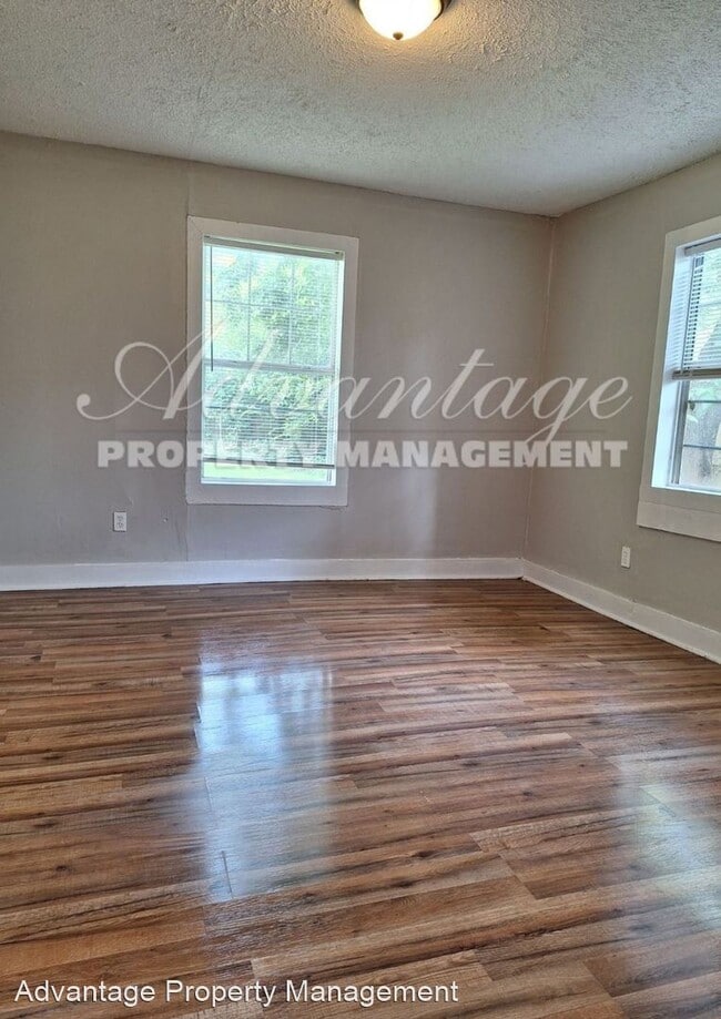 Building Photo - 3 br, 1 bath House - 854 Kippley St.