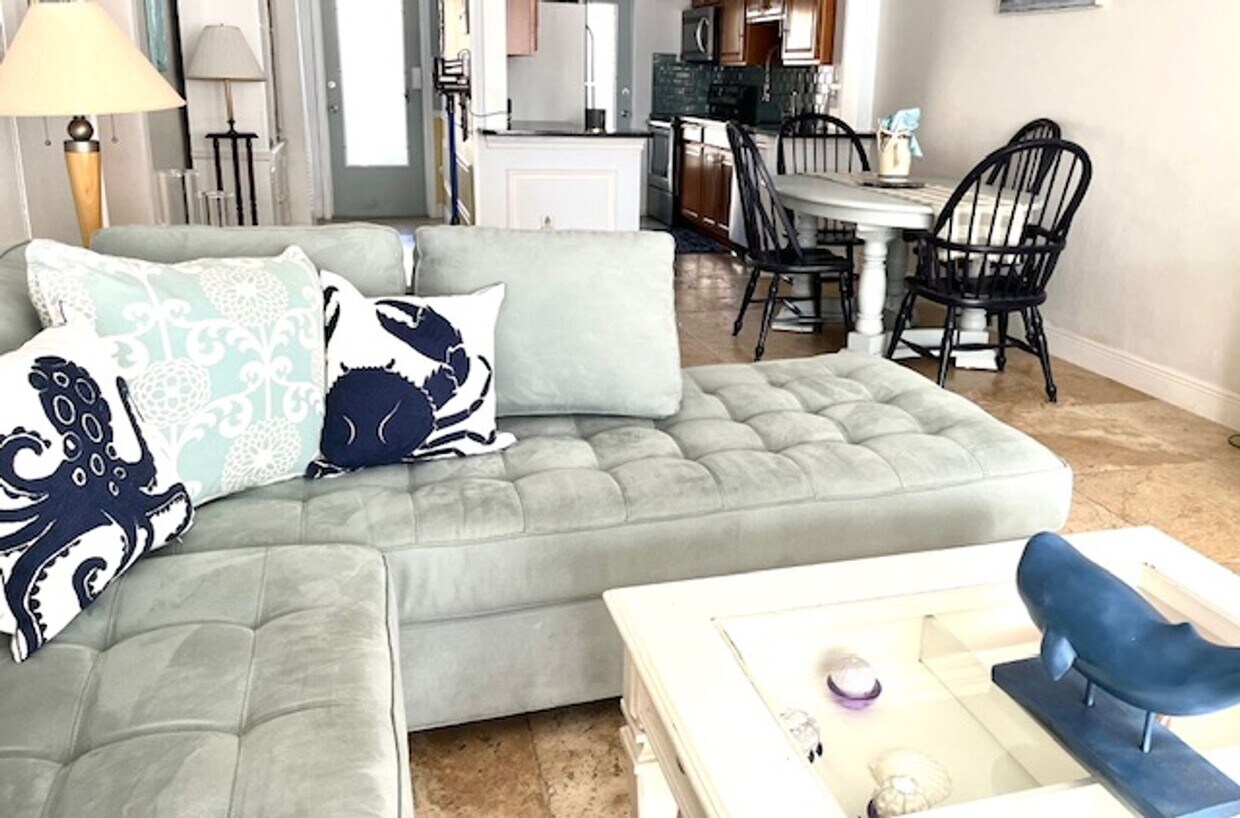 ***CHARMING CONDO***LOCATED IN MOORINGS***... House Rental in Naples, FL