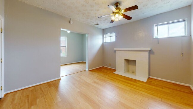 Building Photo - 2610 Woodburn Ave