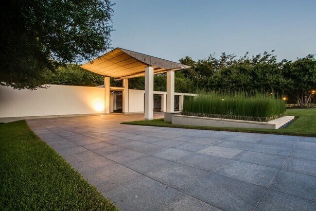 Building Photo - 14888 Lake Forest Dr