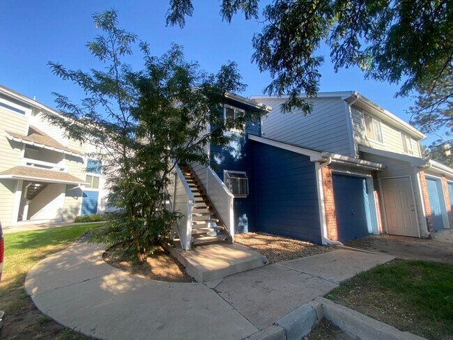 Building Photo - Updated 1 Bed 1 Bath Right Next to Buckley...