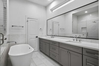 Building Photo - 2806 Versailles Oak Ln