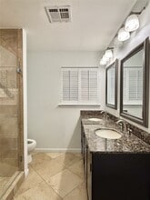 Building Photo - 729 Camelot Ln