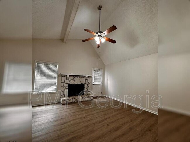 Building Photo - 450-452 Booth Cir SW