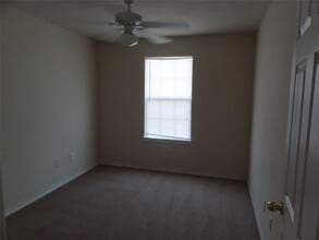 Building Photo - 1550 Village Way Dr