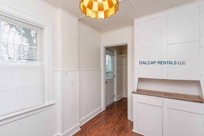 Foto del edificio - Firestone Park Home Available