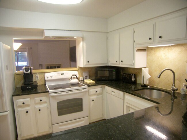 Foto del edificio - 3 Bedroom - Central Incline!