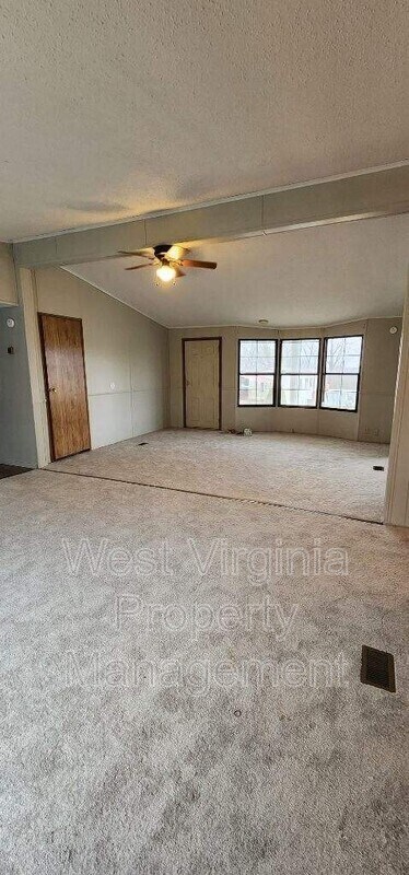Building Photo - 674 Circleview Dr