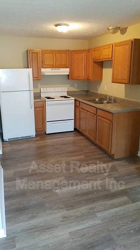 Building Photo - 2817 Colt Dr NE