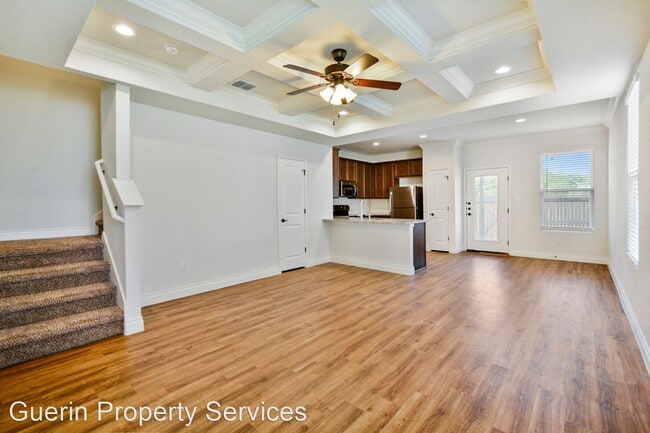 Building Photo - 3 br, 2.5 bath House - 327 Untermaier St.