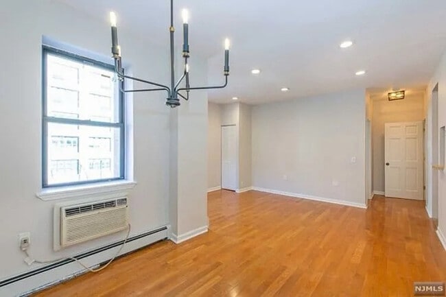 Building Photo - 263 10th St