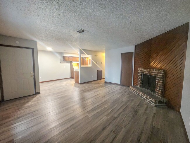 Building Photo - Cute 2 bedroom Duplex near OBU