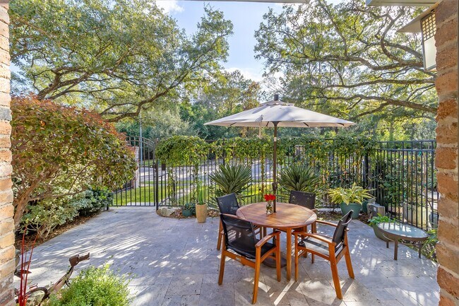 Foto del edificio - 4710 Post Oak Timber Dr
