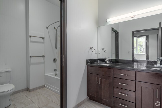2BR, 1BA - 1082SF - Creekwalk Commons