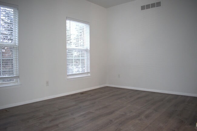 Foto del edificio - 44725 Ellery Ln