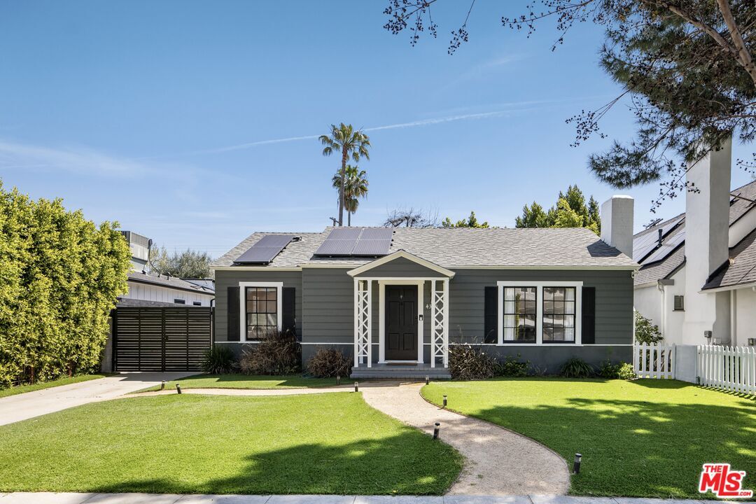 Foto principal - 4370 Farmdale Ave