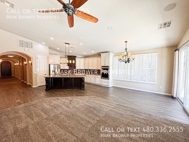 Building Photo - 2469 E Lantana Dr
