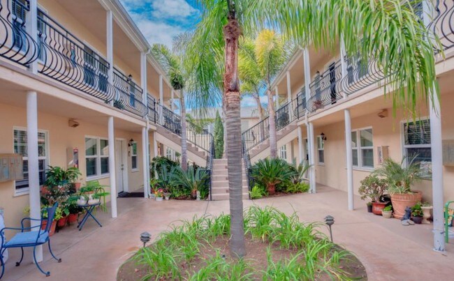 Patio - The Catalina Apartments