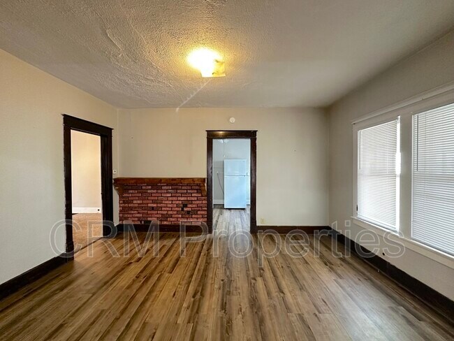Building Photo - 310 N Lindsay St