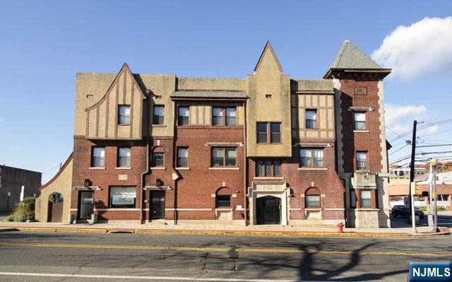 Building Photo - 54-56 Oak St-3-3