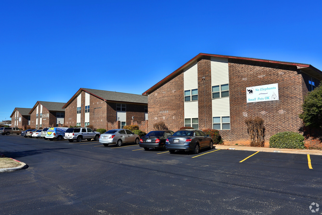 Building Photo - Casady Apartments