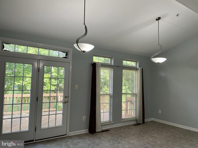 Foto del edificio - 2208 Barnet Ct