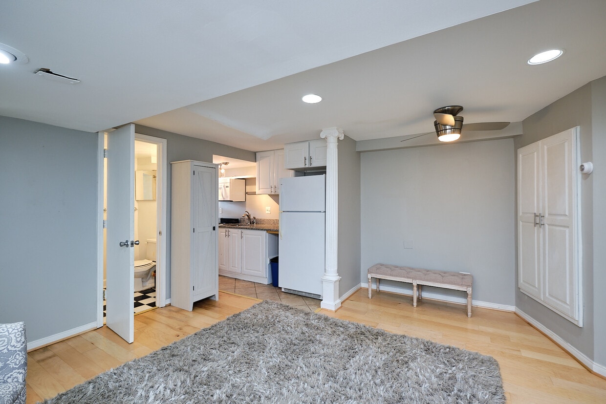 Foto principal - 529 14th St NE
