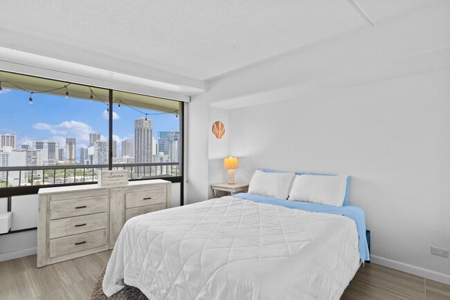 Building Photo - 2333 Kapiolani Blvd