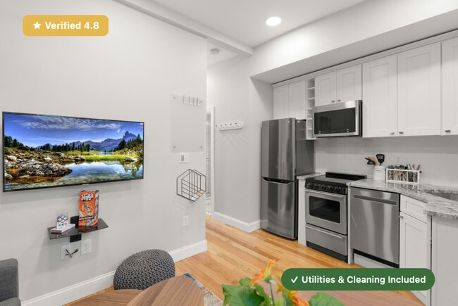 Foto del edificio - Furnished Private Bedroom in North End