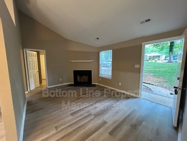 Photo - 1228 Woodland Dr House