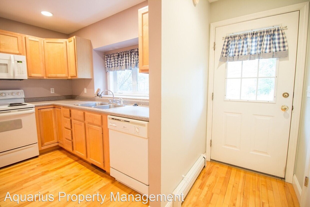 Primary Photo - 2 br, 2.5 bath House - 4 Twin Knolls Ln