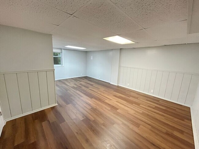 Building Photo - 3032 Summit Ridge Dr