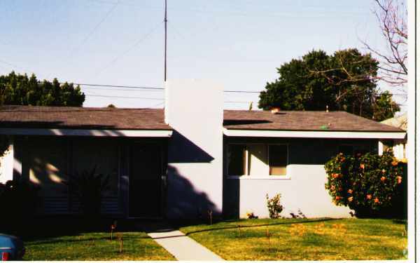 Building Photo - 327-329 W Robert Ave
