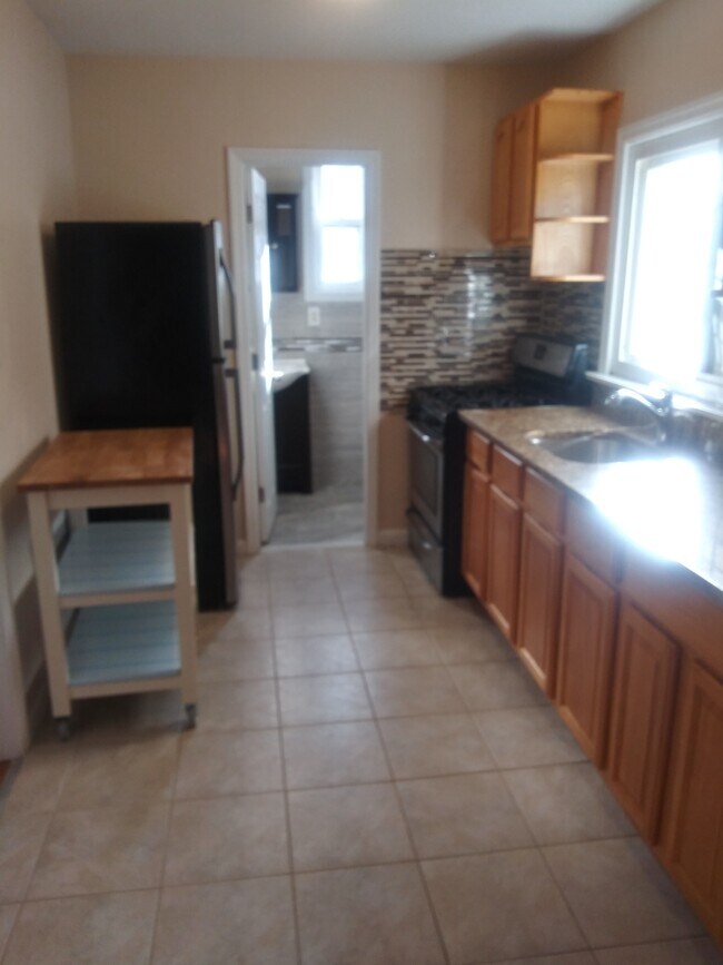 Building Photo - 102 Oakland Ave