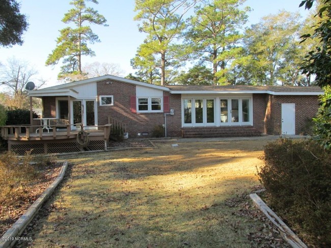 Building Photo - 305 Holly Ln