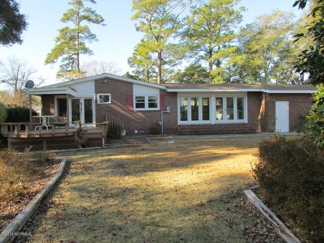 Foto del edificio - 305 Holly Ln