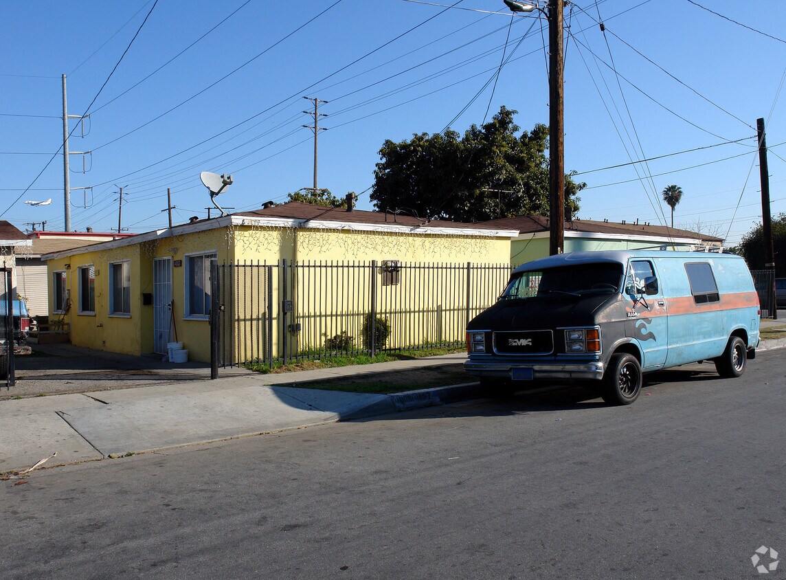 Building Photo - 11157 S Inglewood Ave