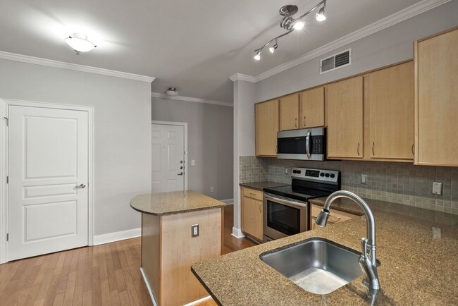 Building Photo - Spacious Music Row Condo (SPECIAL: 1/2 off...