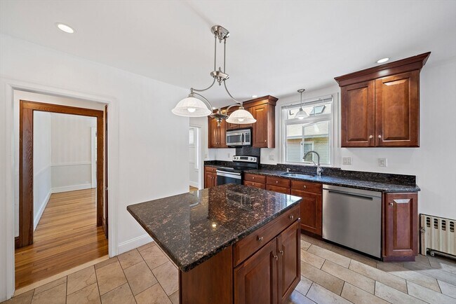Building Photo - 17-19-19 Rendall Pl