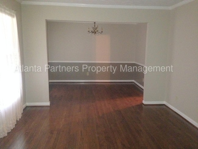 Building Photo - 2660 Summit Hills Dr